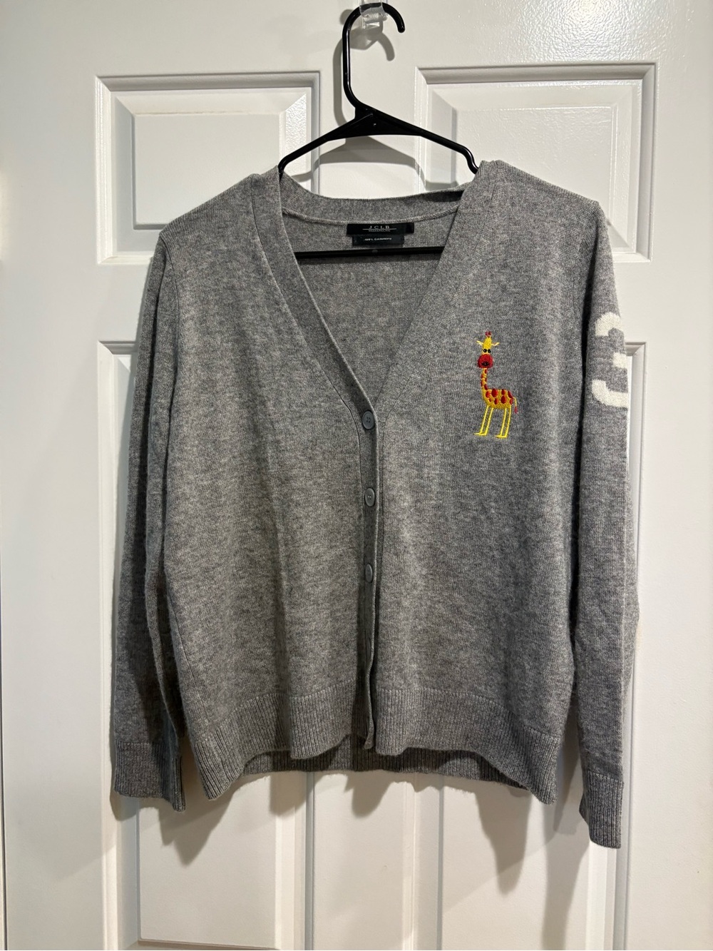 Cashmere v neck sweater cardigan gray giraffe appliquรฉ sz M whimsical preppy